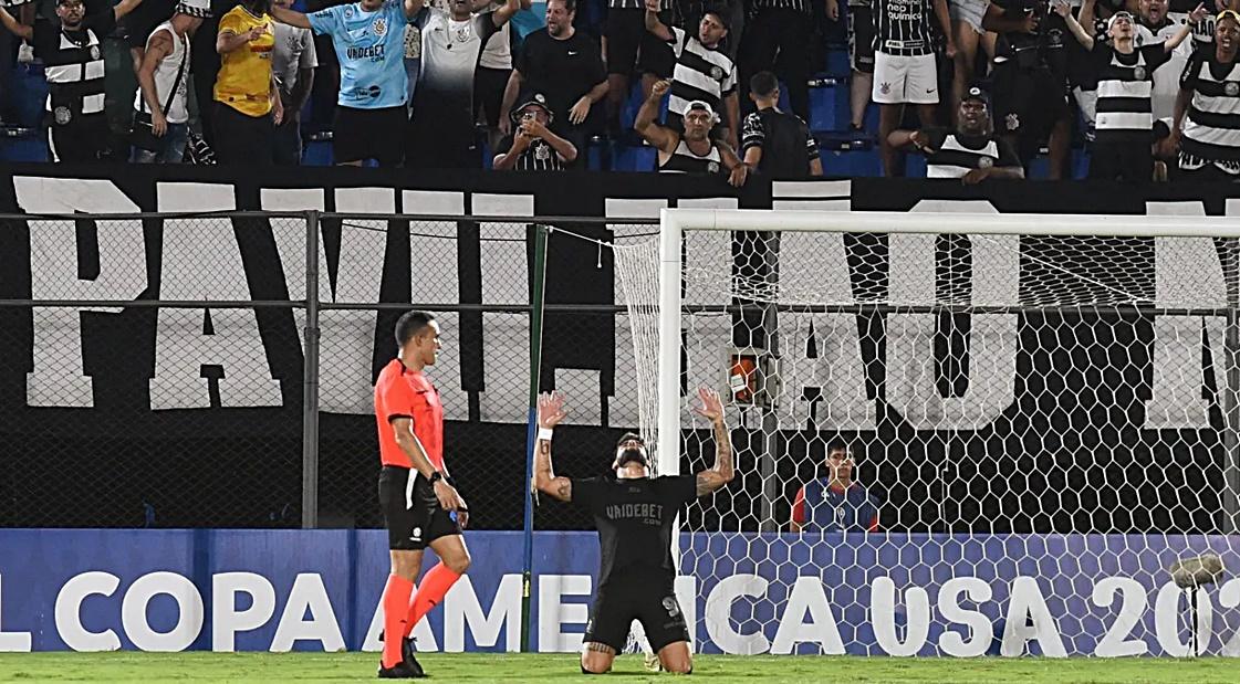 Corinthians vence Nacional-PAR e respira na Sul-Americana