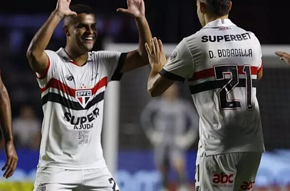 Estrangeiros decidem, e São Paulo vence o Fluminense de virada no Brasileirão