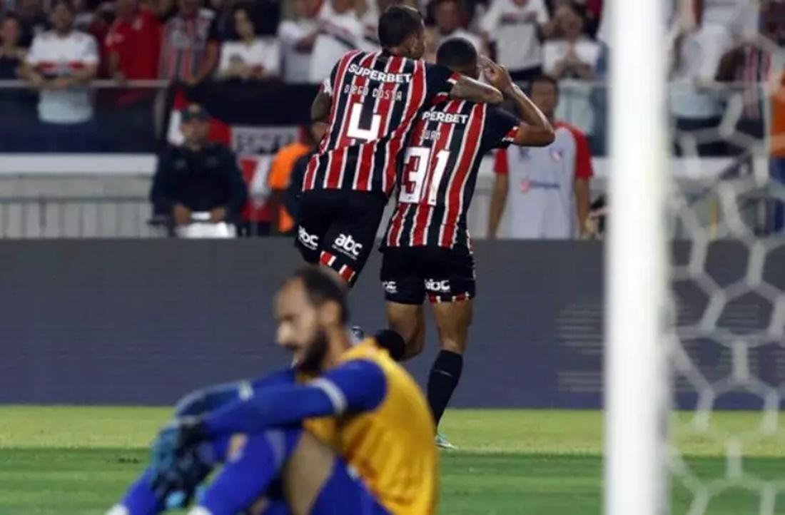 São Paulo vence o Águia de Marabá de virada e encaminha classificação na Copa do Brasil