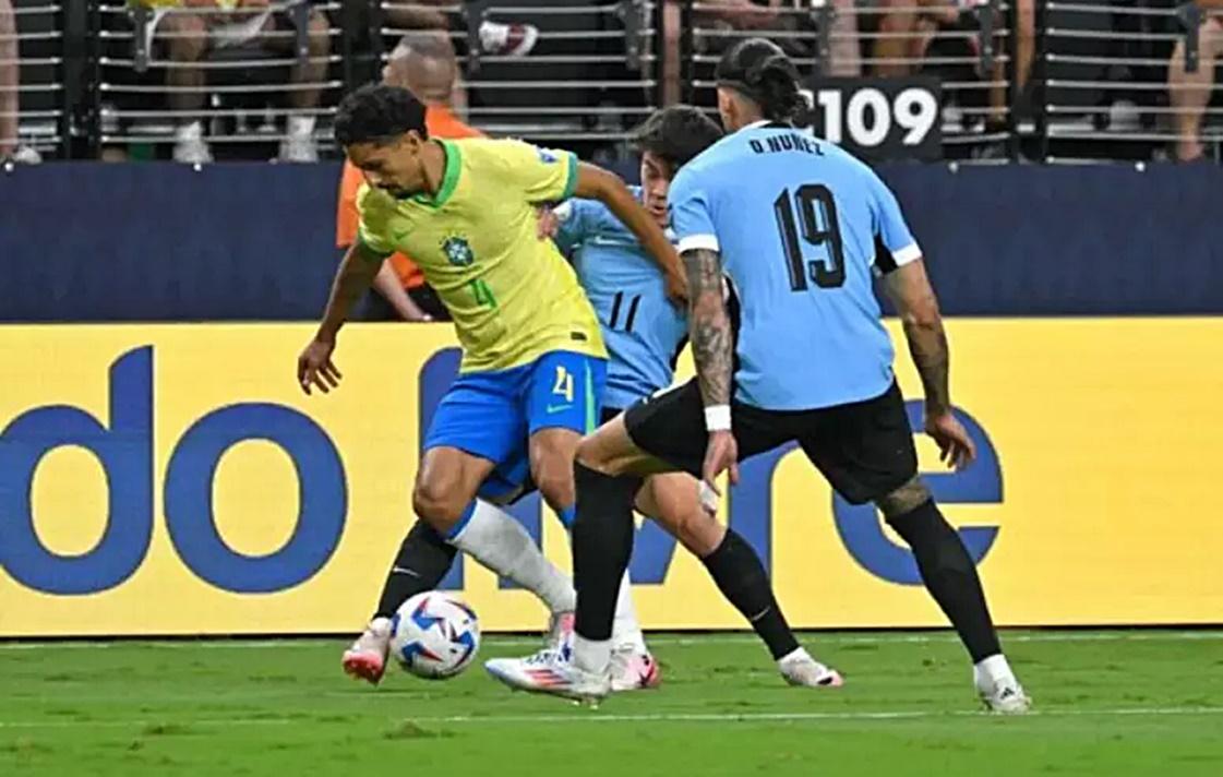 Nos pênaltis, Uruguai elimina o Brasil na Copa América