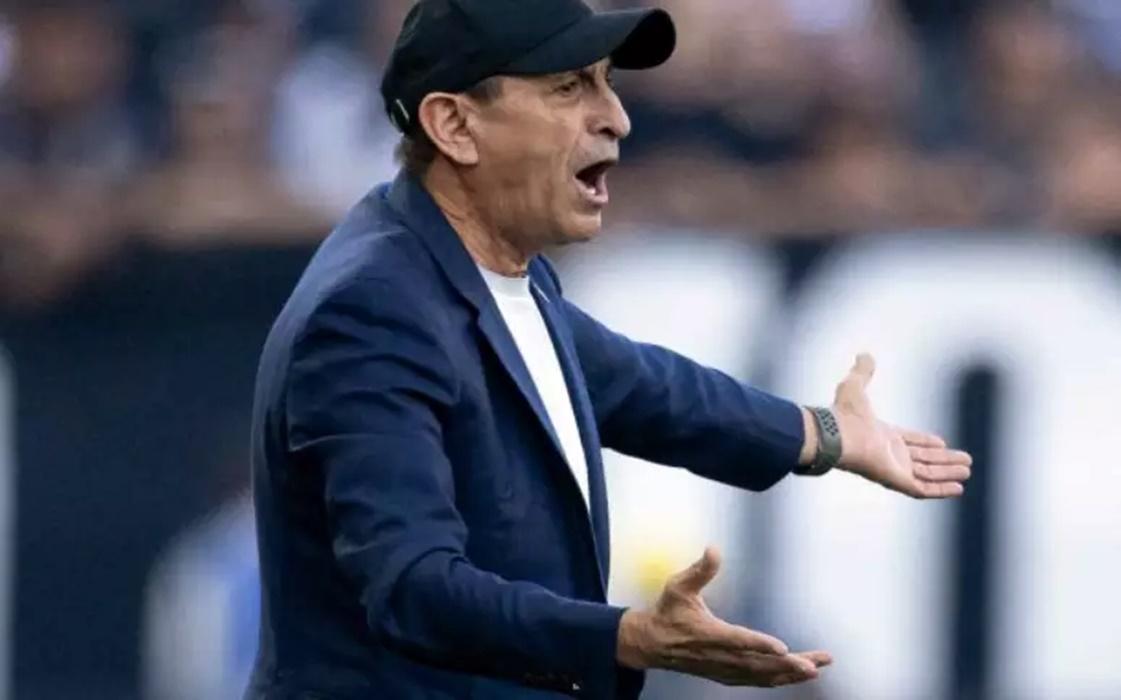 Empate do Vitória devolve Corinthians ao Z4 do Brasileirão