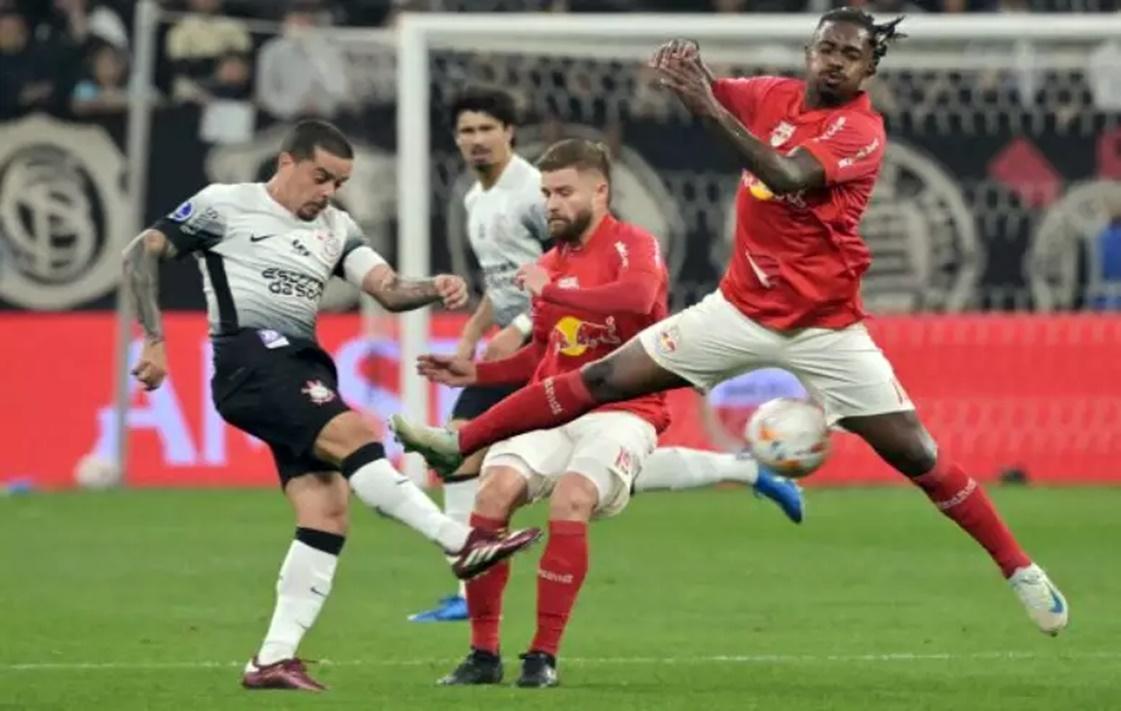 Nos pênaltis, Hugo Souza brilha e Corinthians elimina o Bragantino na Sul-Americana