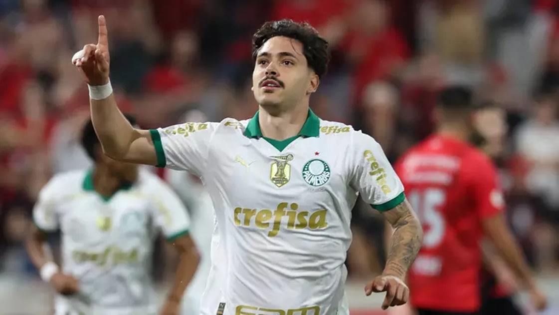 Palmeiras vence o Athletico, mantém boa fase e segue firme na luta pelo título