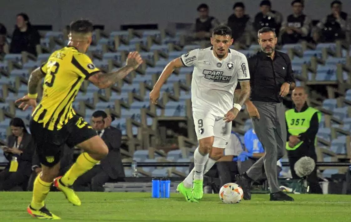 Botafogo perde para Peñarol, mas vai à final da Libertadores pela primeira vez na história