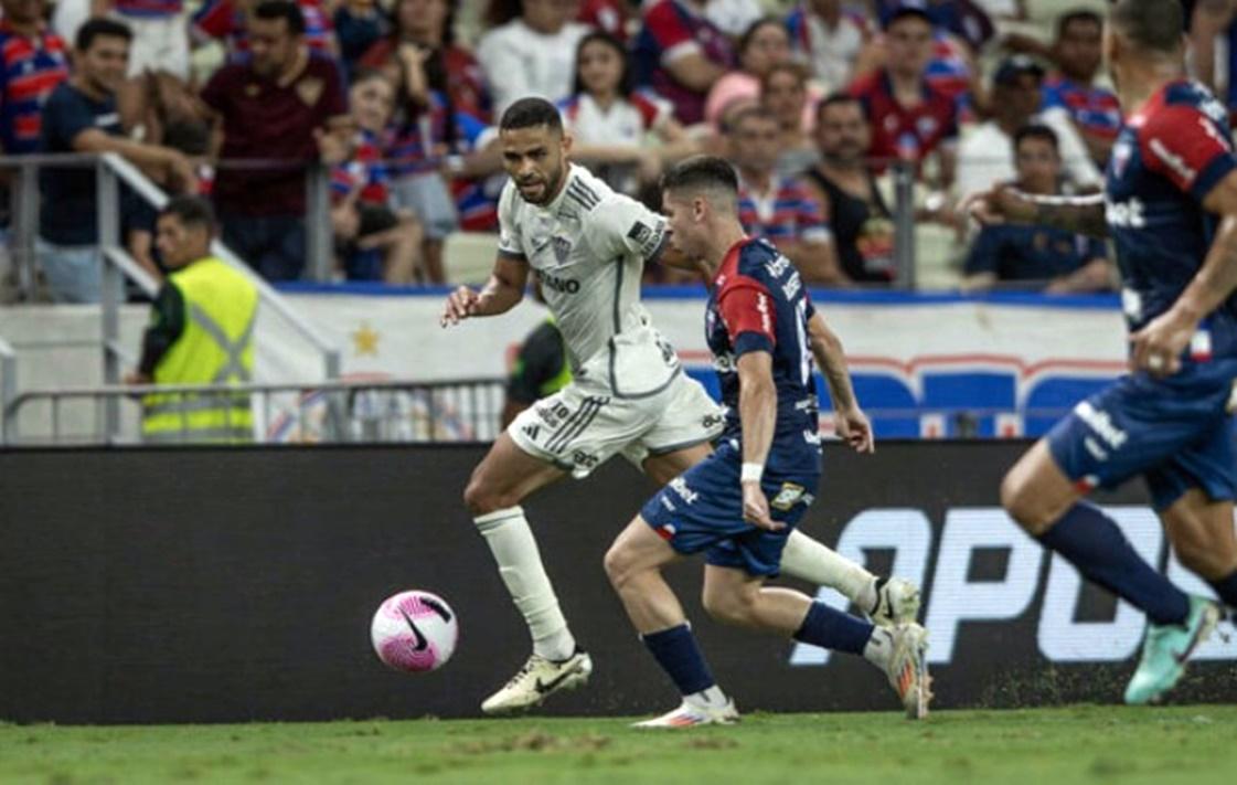 Em jogo marcado por expulsões, Fortaleza segura o Atlético e garante empate