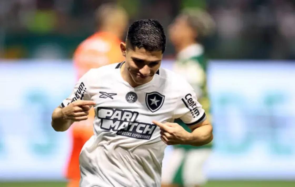 Botafogo, de forma incontestável, bate Palmeiras no Allianz e reassume liderança do Brasileirão