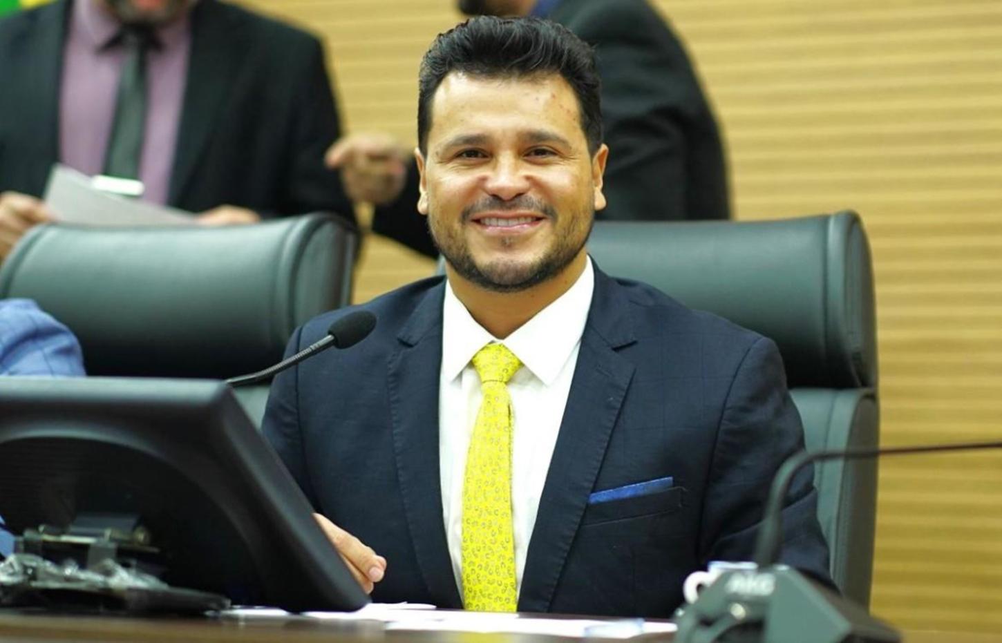 Presidente Marcelo Cruz anuncia abono de R$ 5 mil para servidores da Assembleia Legislativa