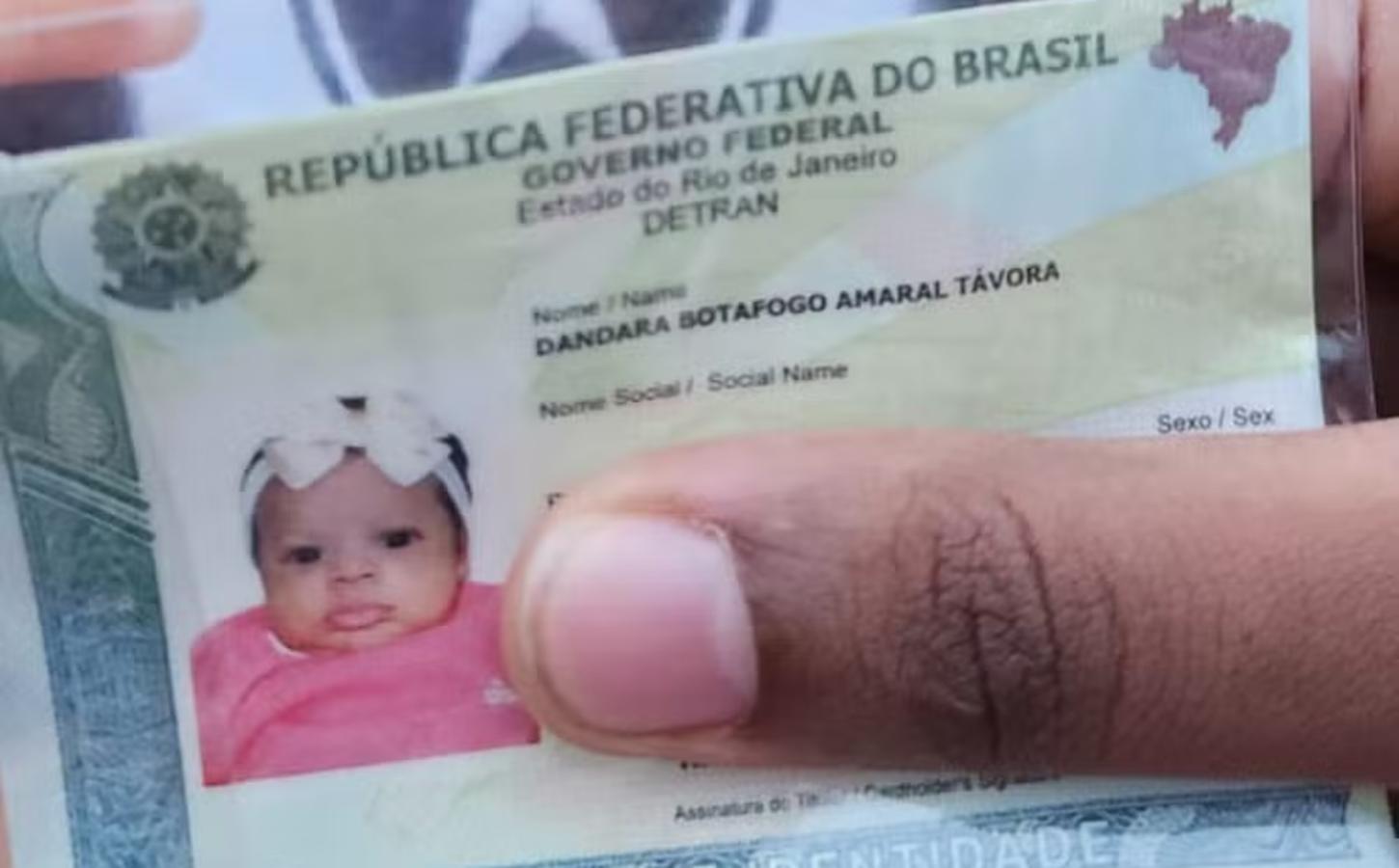 Dandara Botafogo! Pais batizam filha com o nome do time, e bebê 'pé quente' de 3 meses vê o título do Brasileiro no estádio