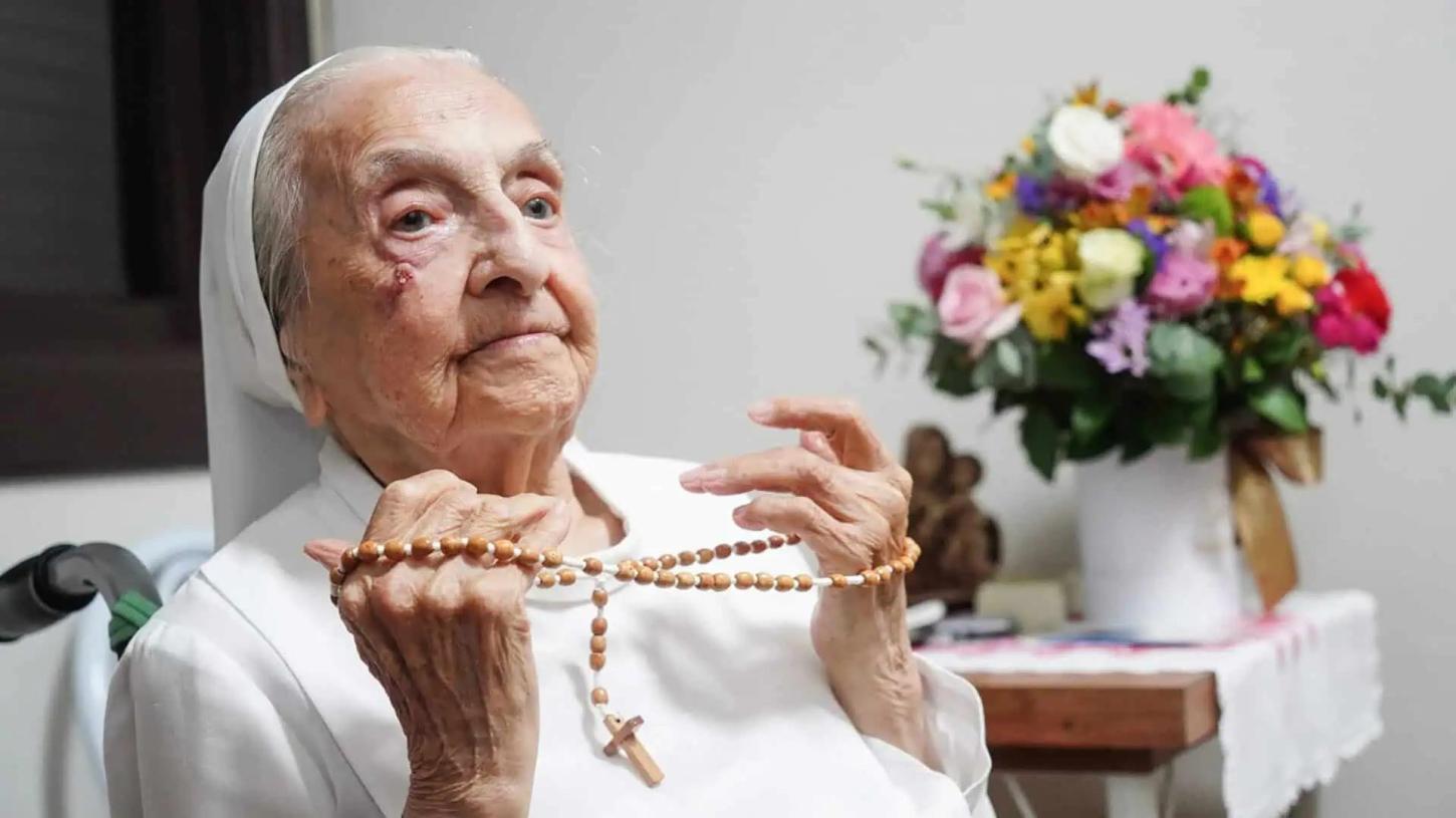 Freira brasileira se torna a pessoa mais velha do mundo
