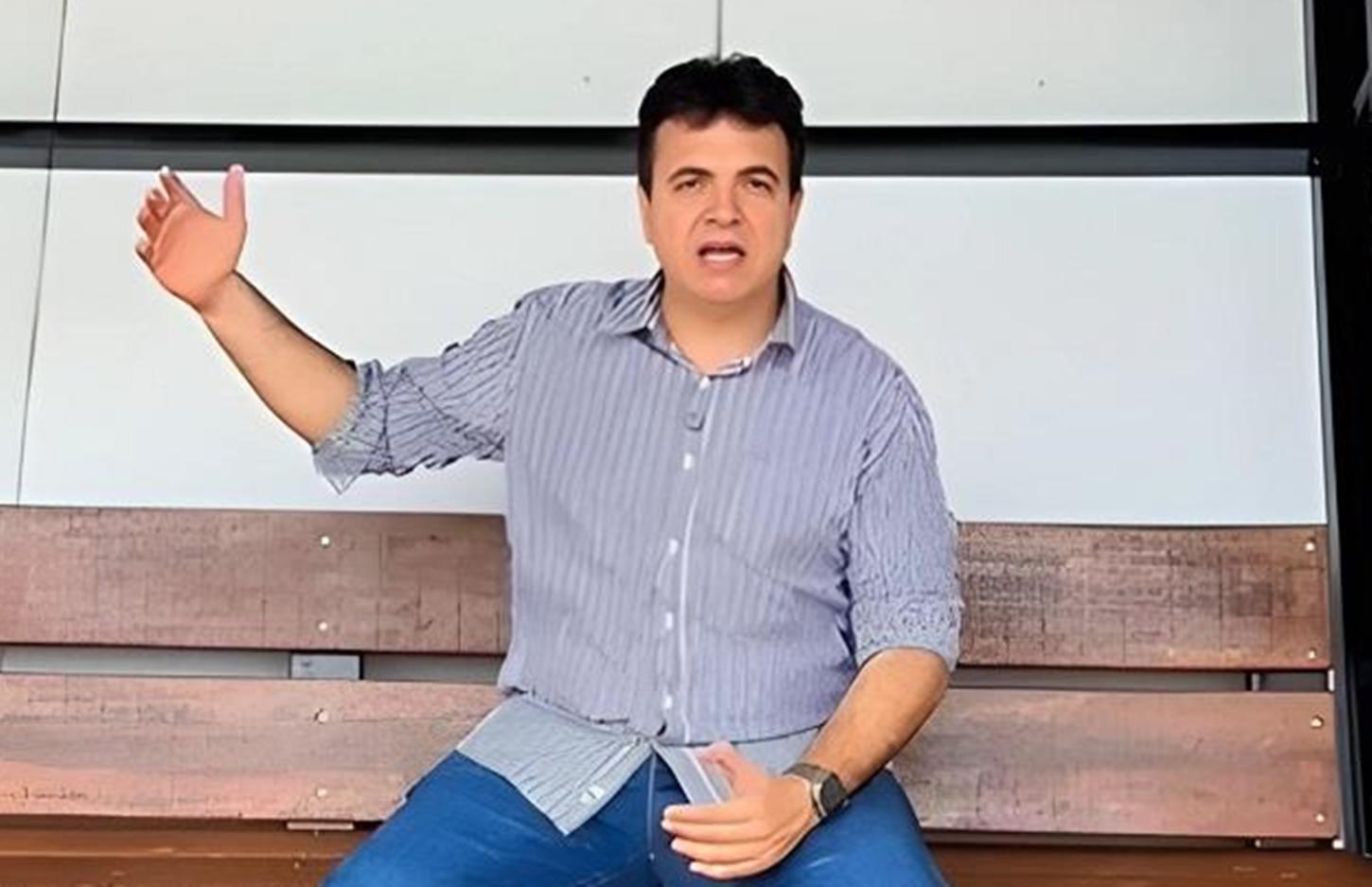 Tony Pablo entrega Lei do programa Cacoal na Rota da Justiça na EMERON