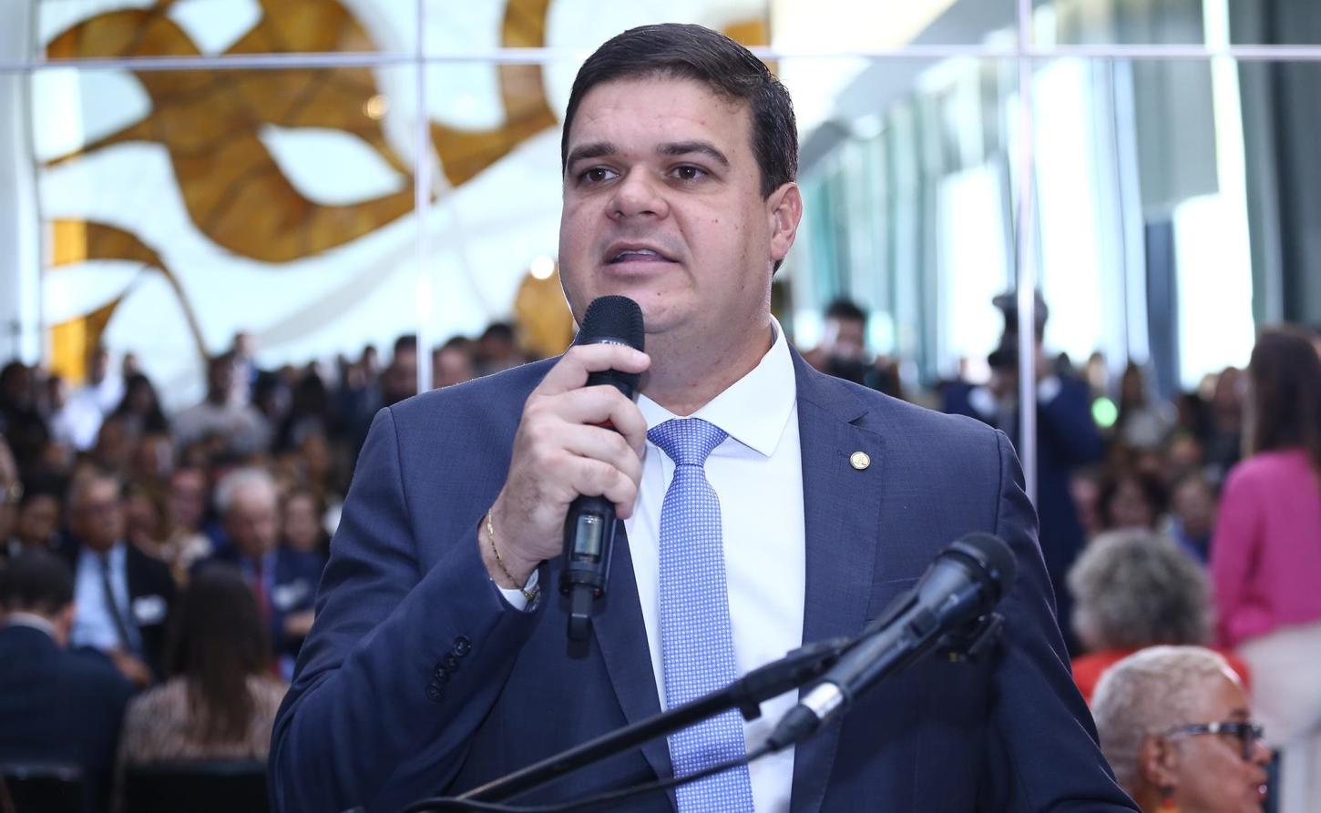 Nova Frente Parlamentar negocia Reajuste do Piso e Jornada de 30h para Enfermagem