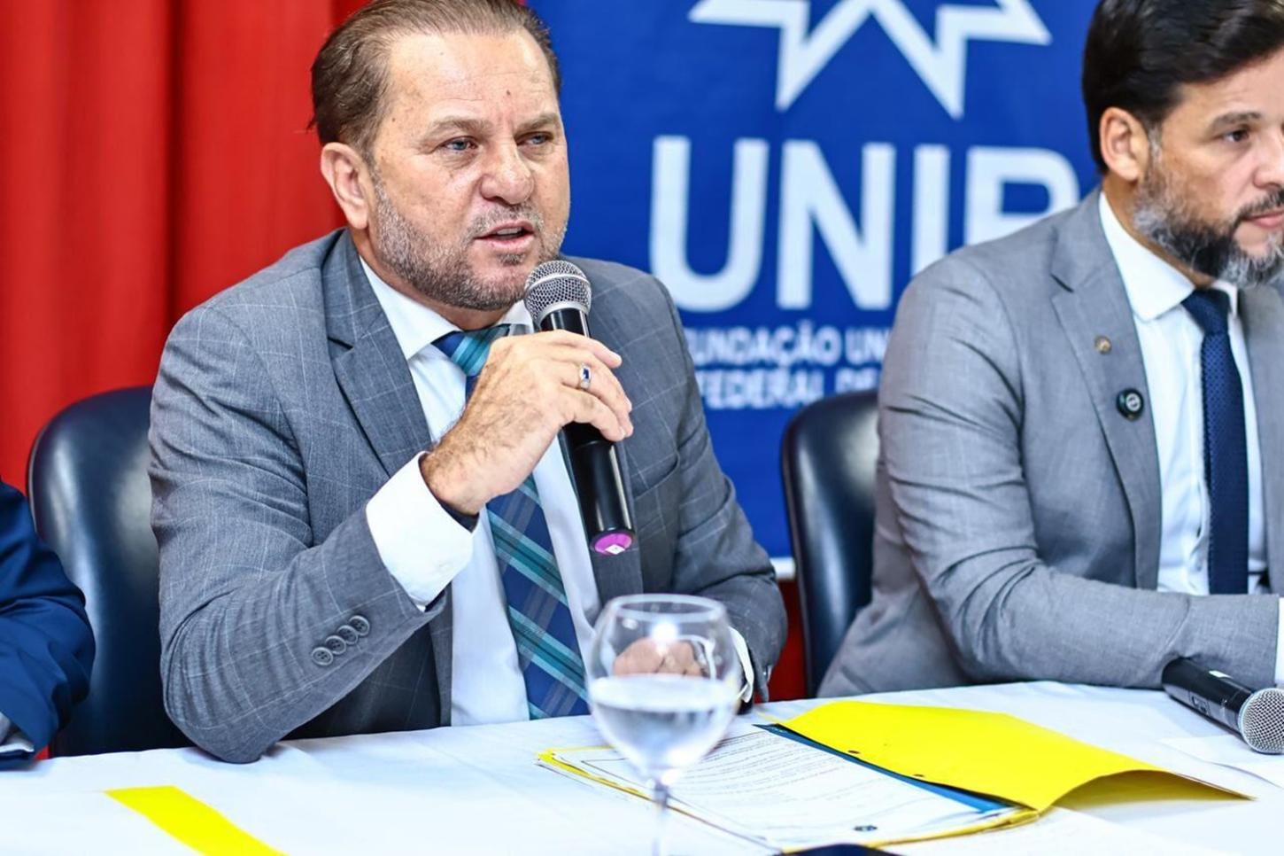 Cirone Deiró se posiciona contra privatização do SAAE