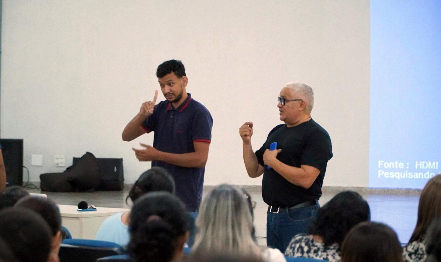 Deficiente auditivo destaca importância do aprendizado de Libras