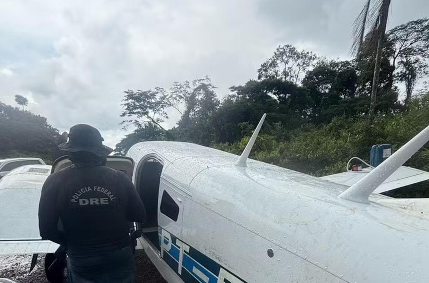 PF apreende avião com quase meia tonelada de cocaína na divisa entre RO e MT