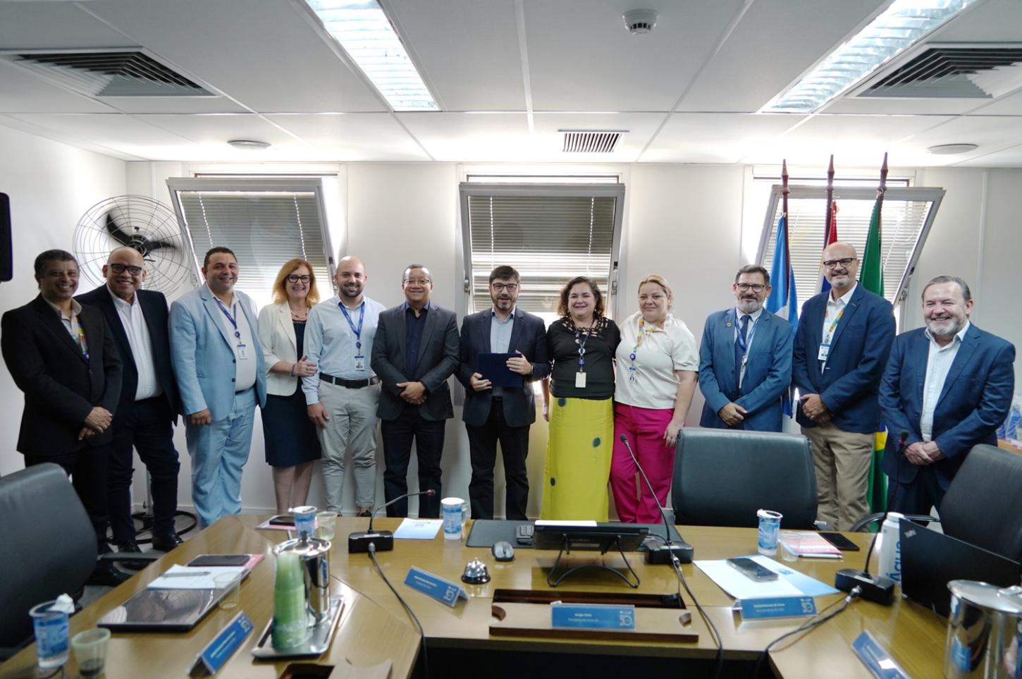Representantes do Cofen visitam o Coren-SP e são homenageados