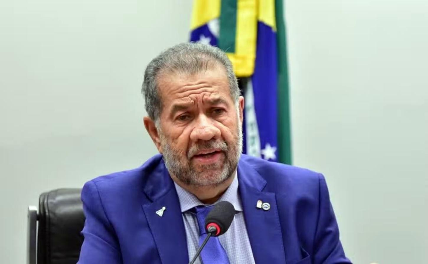 Carlos Lupi pede demissão do Ministério da Previdência