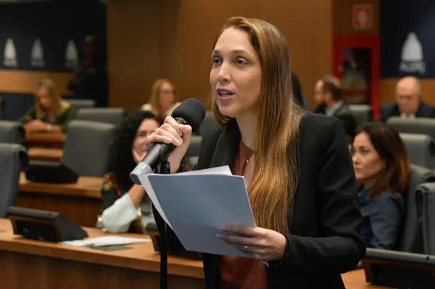 Lilian Behring apresenta projeto para deter EaD em cursos técnicos de Enfermagem 