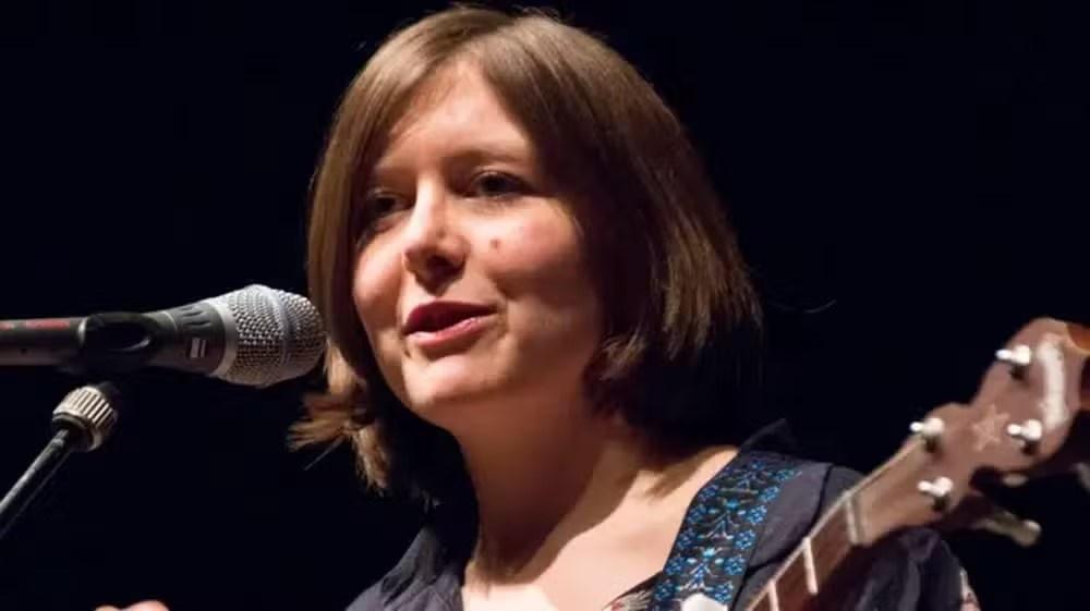 FRAUDE - O 'álbum novo' de cantora folk que nem ela conhecia – criado com inteligência artificial