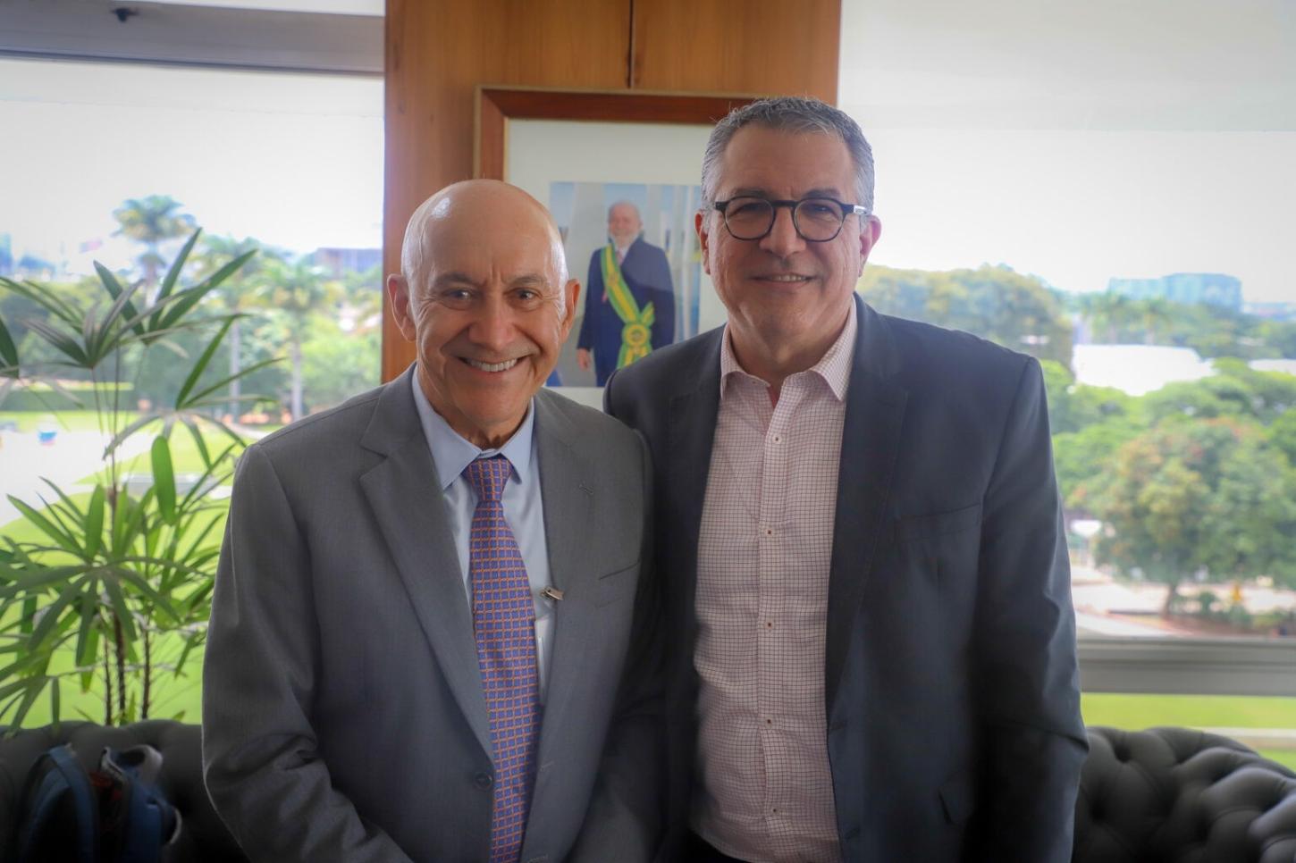 Senador Confúcio Moura anuncia reforço no SUS com novos médicos especialistas em Rondônia