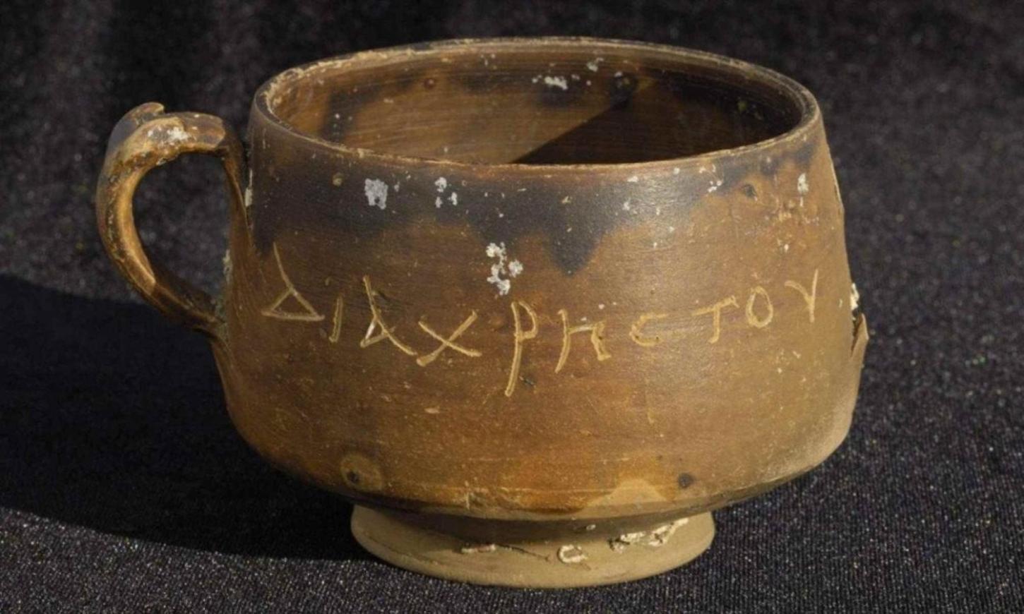 Arqueólogos encontram tigela que pode ser a referência mais antiga a Jesus