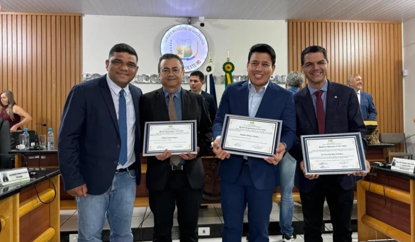Cássio Gois e prefeitos são homenageados em sessão solene na Câmara de Espigão do Oeste