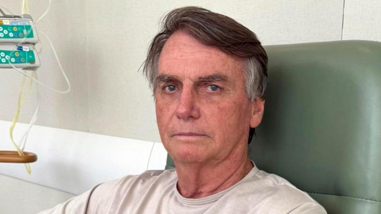URGENTE - Médico é chamado após Bolsonaro ter nova crise de soluços e vômitos