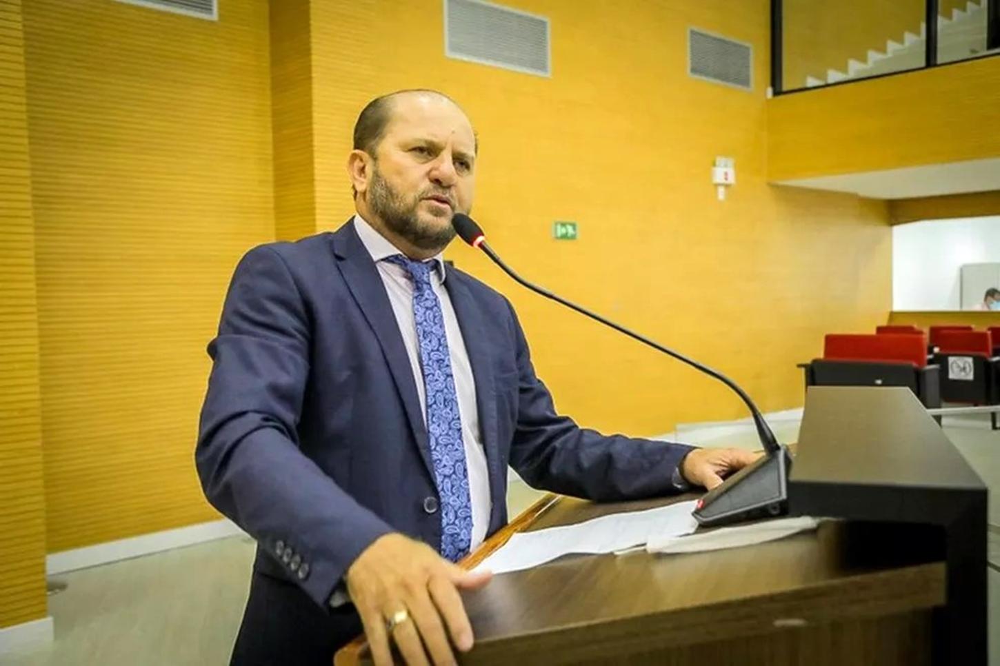 Cacoal: Educação recebe veículo adaptado para cadeirantes 