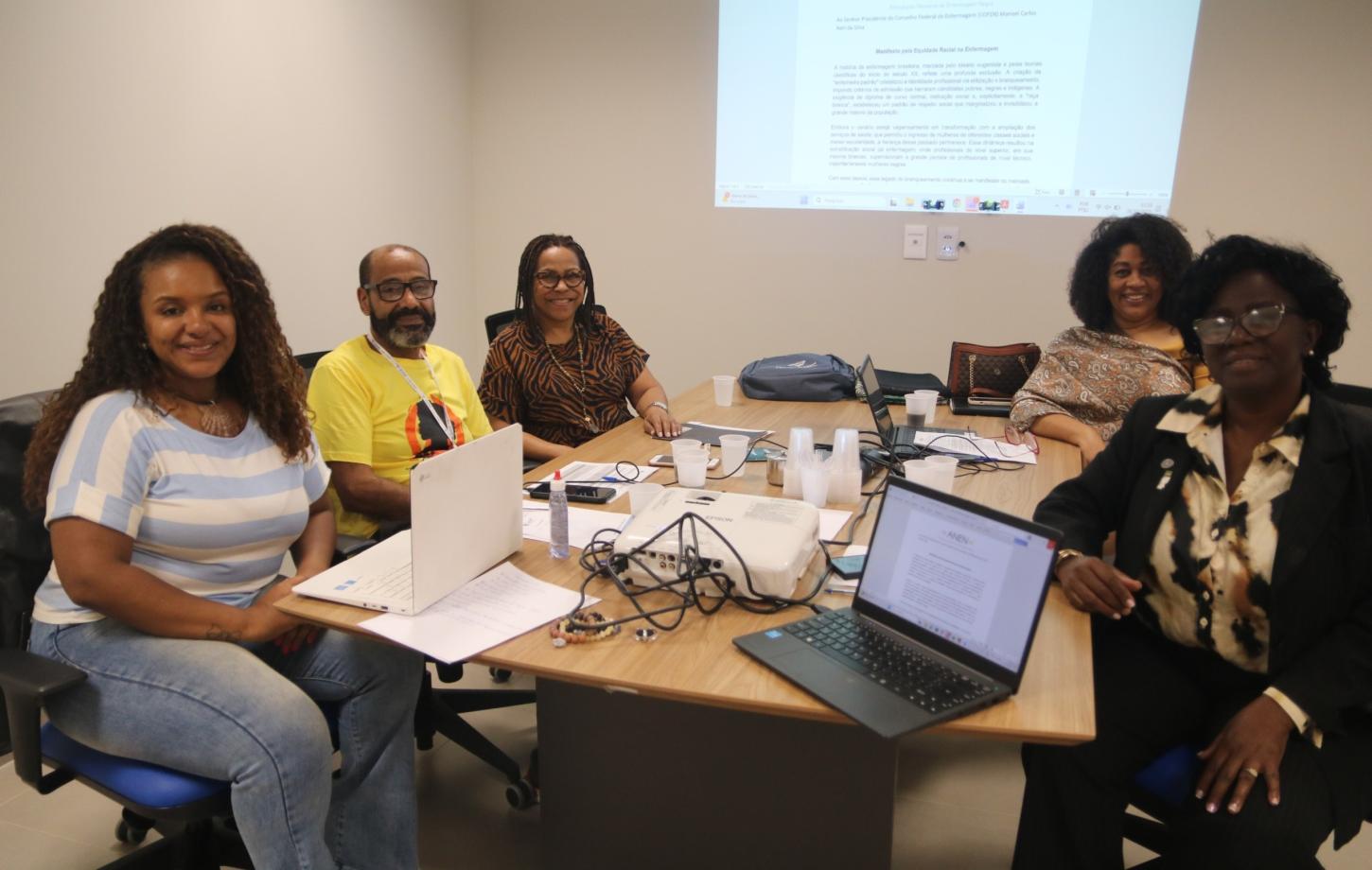 Cofen avança na construção da Política Nacional de Enfrentamento ao Racismo e à Discriminação na Enfermagem