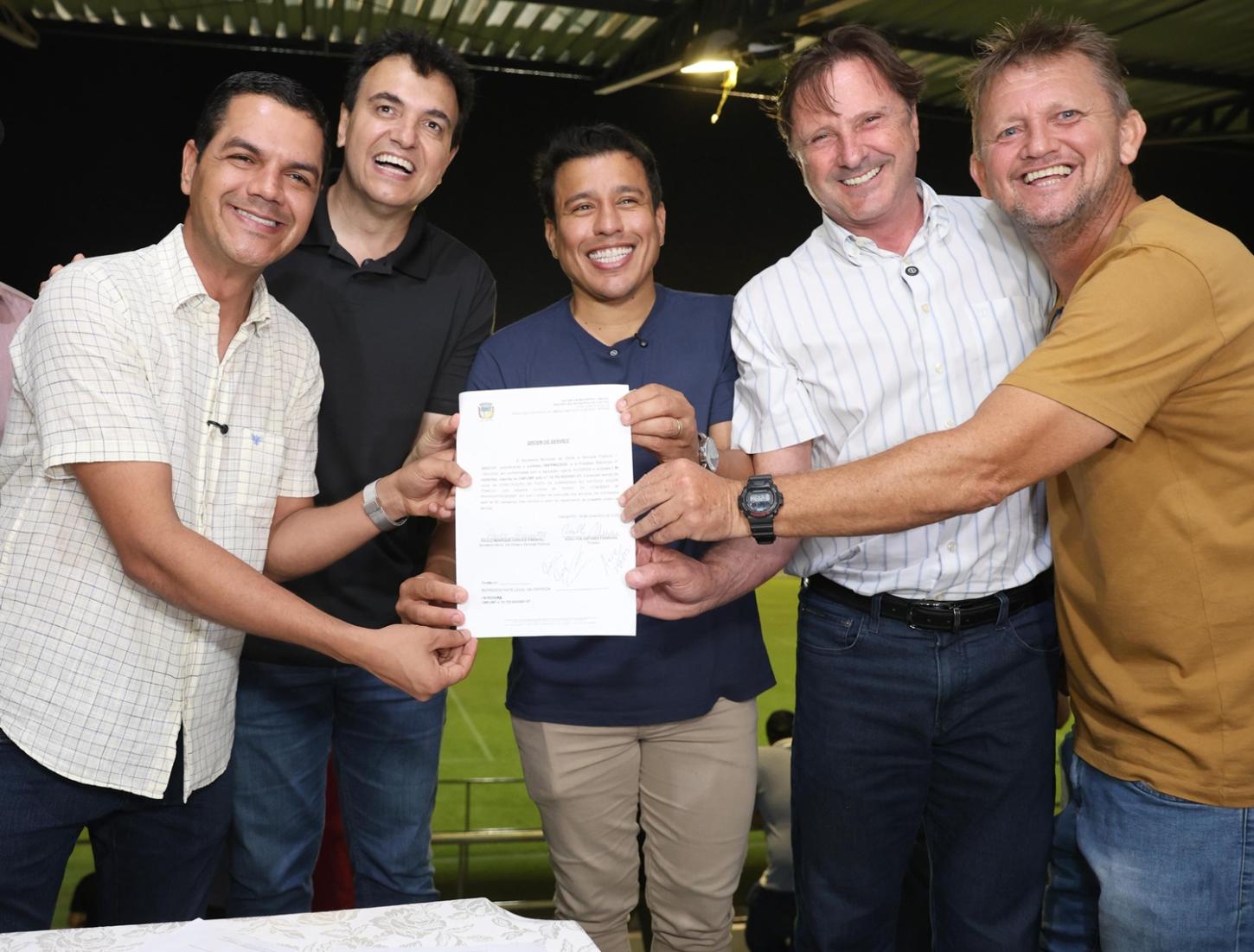 CACOAL - Deputado Cássio Gois garante investimento para construção de pista de caminhada no Estádio Aglair Tonelli e reforça compromisso com o esporte 
