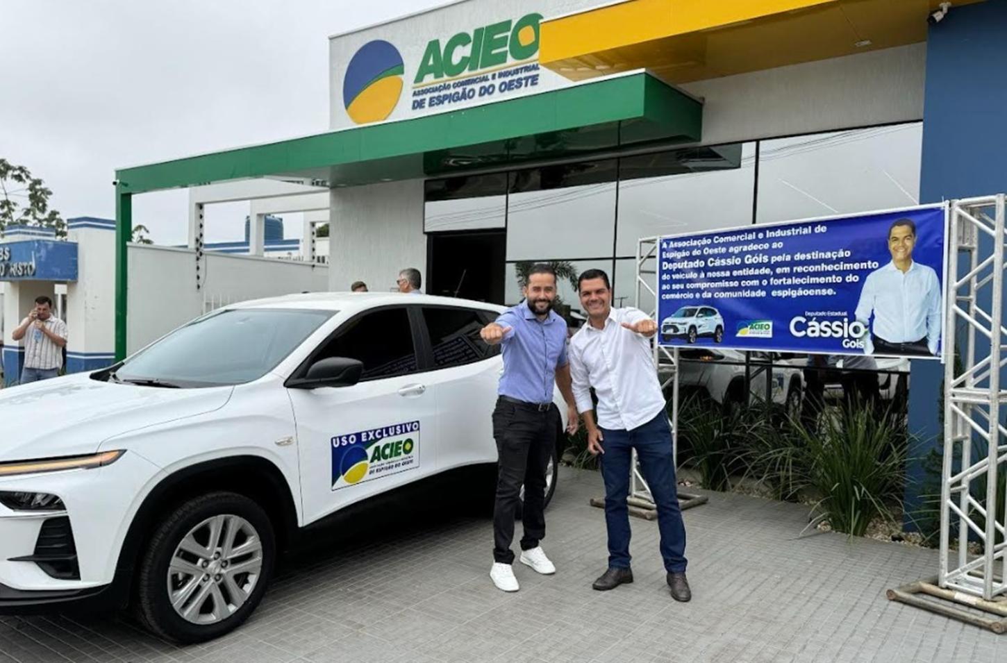 Cássio Gois participa da entrega de veículo à Acieo e reforça apoio ao empreendedorismo em Espigão do Oeste