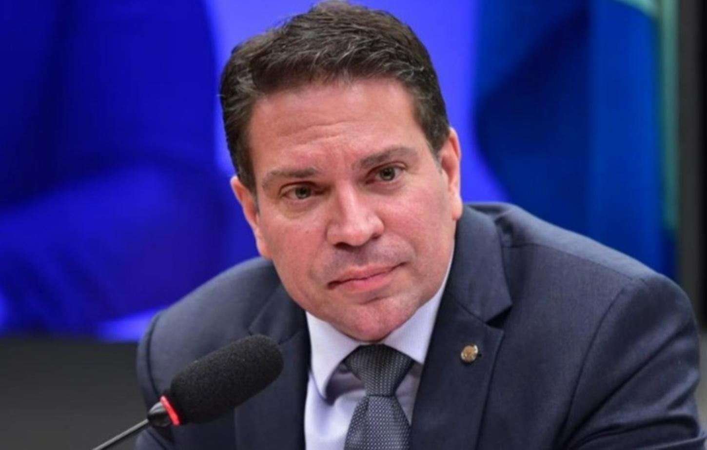 Condenado a 16 anos de prisão por trama golpista, Ramagem fugiu para os Estados Unidos sem autorização do STF