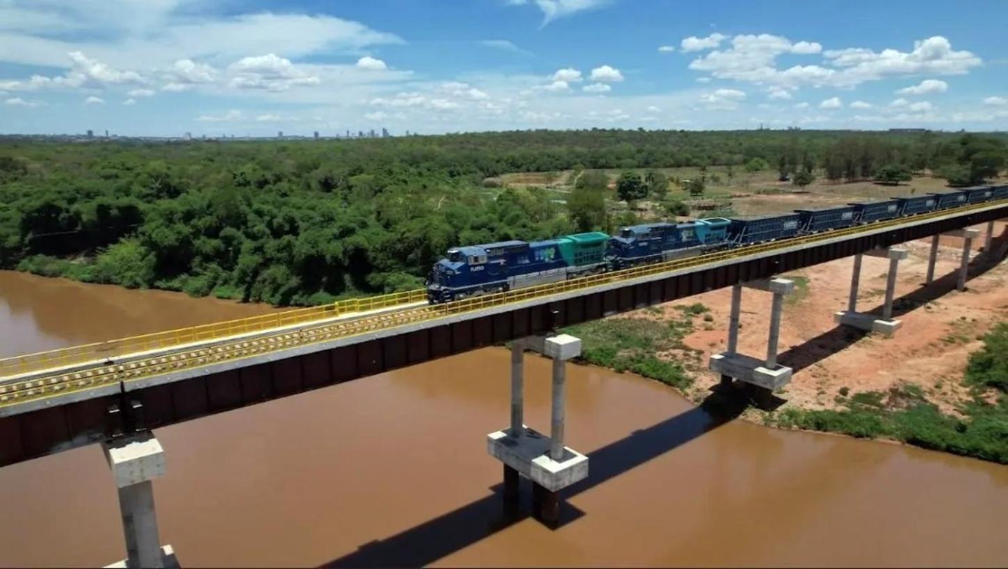 Maior obra ferroviária do país avança 1 km por dia em Mato Grosso