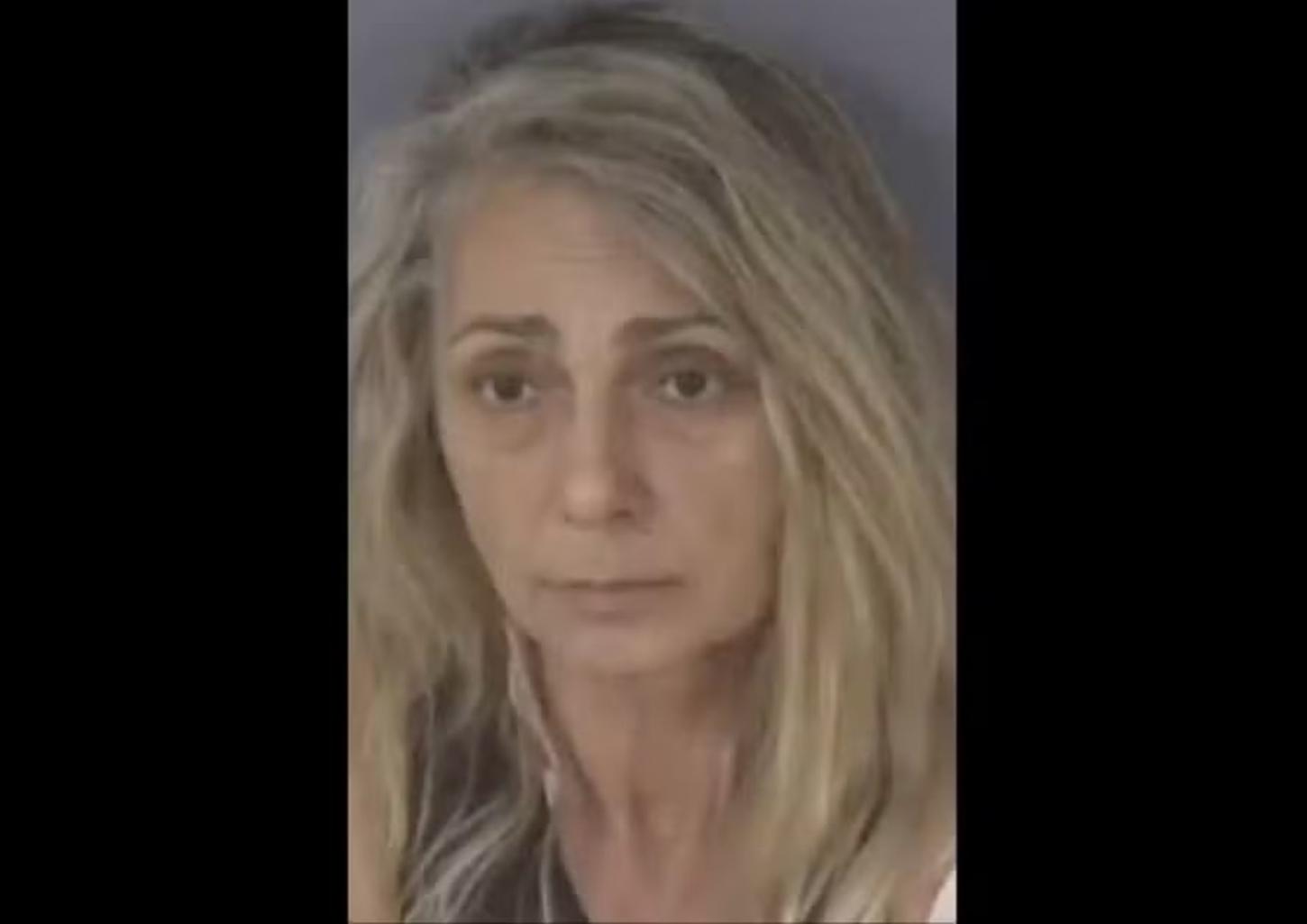 Menina de 8 anos esfaqueia avó ao tentar proteger mãe