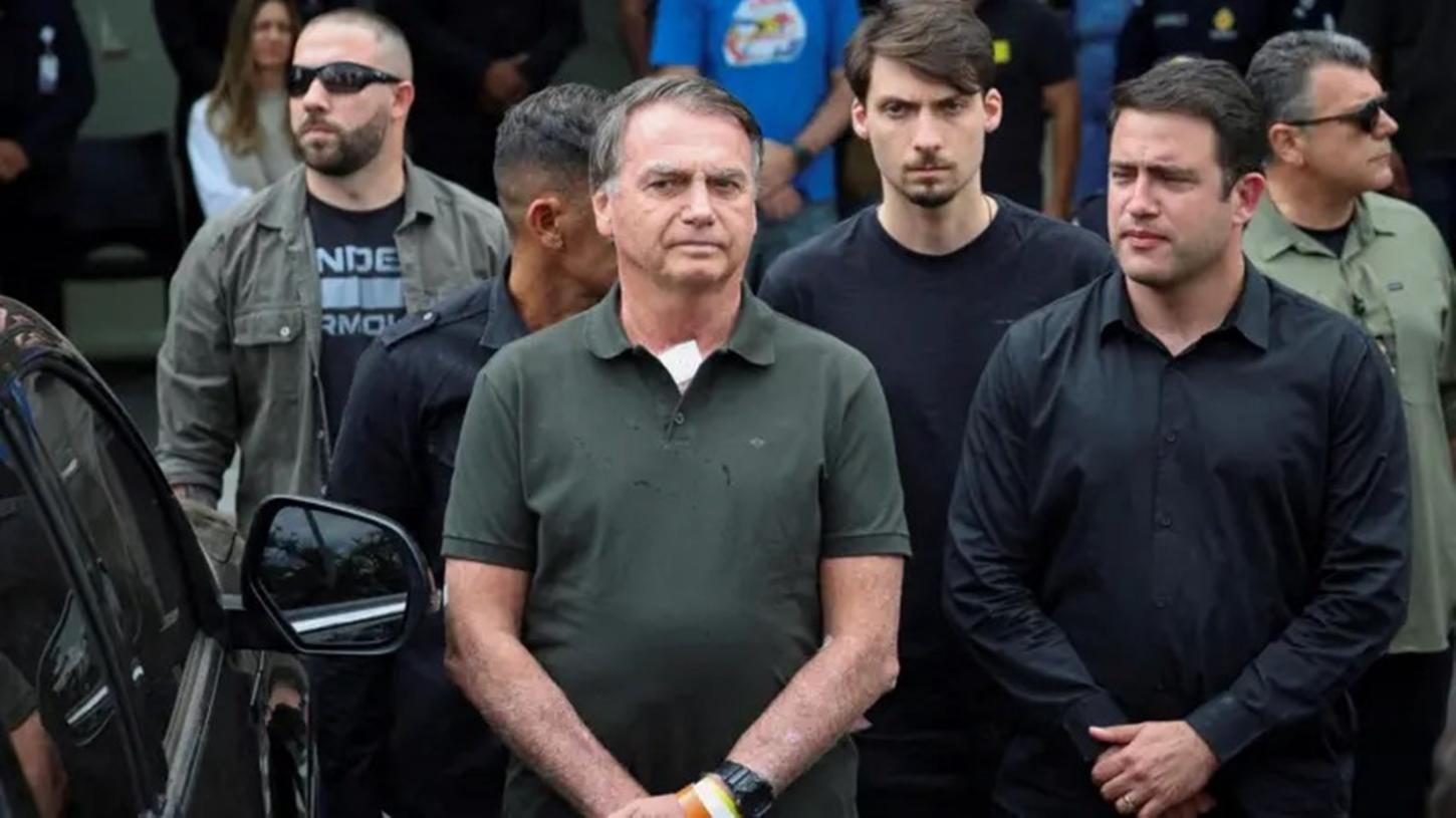 O que Bolsonaro pode e não pode fazer na prisão — e como isso se compara ao caso de Lula