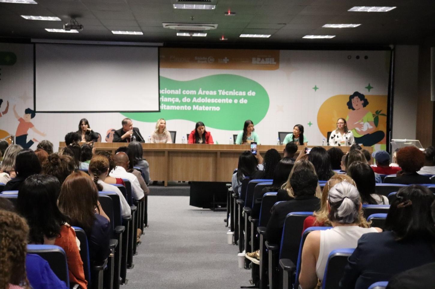 Cofen sedia encontro que reconhece estratégias inovadoras para saúde de crianças e adolescentes
