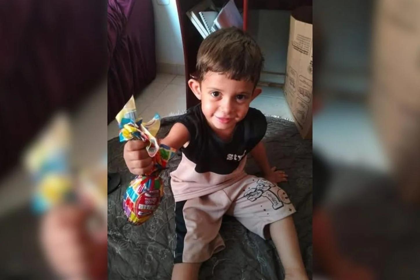 Menino é morto pela própria mãe com golpes de canivetes em SP