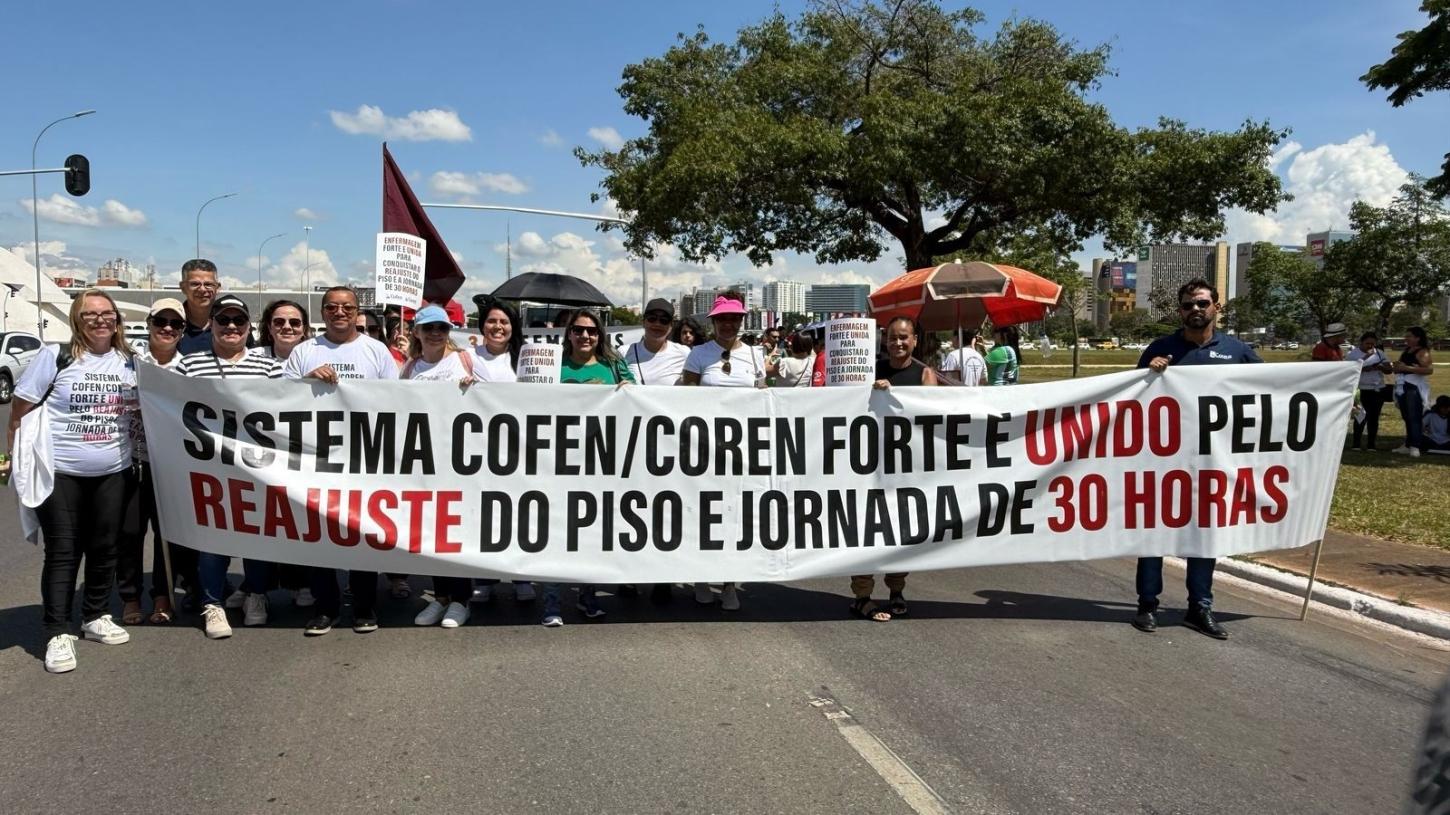 Marcha da Enfermagem une vozes por valorização profissional e retoma debate sobre reajuste do piso e a PEC 19