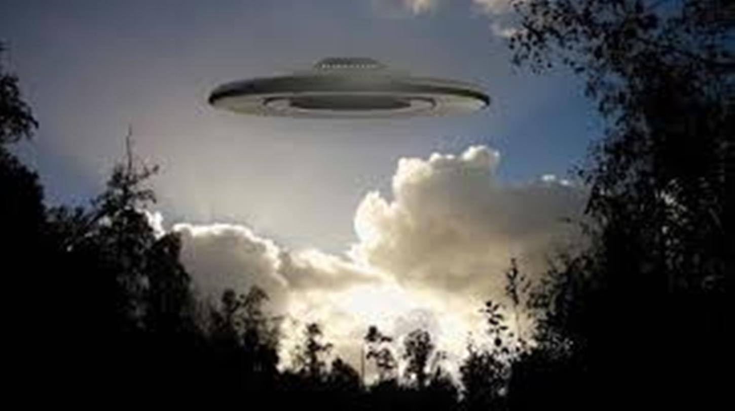 Metade dos americanos acredita que extraterrestres já visitaram a Terra, revela pesquisa recente.