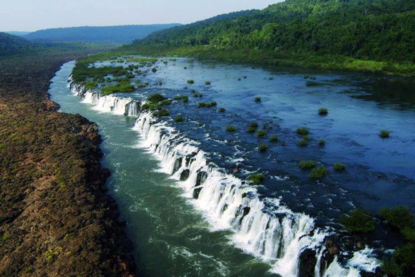 Cachoeira mais longa do mundo fica no Brasil e aparece apenas na estiagem