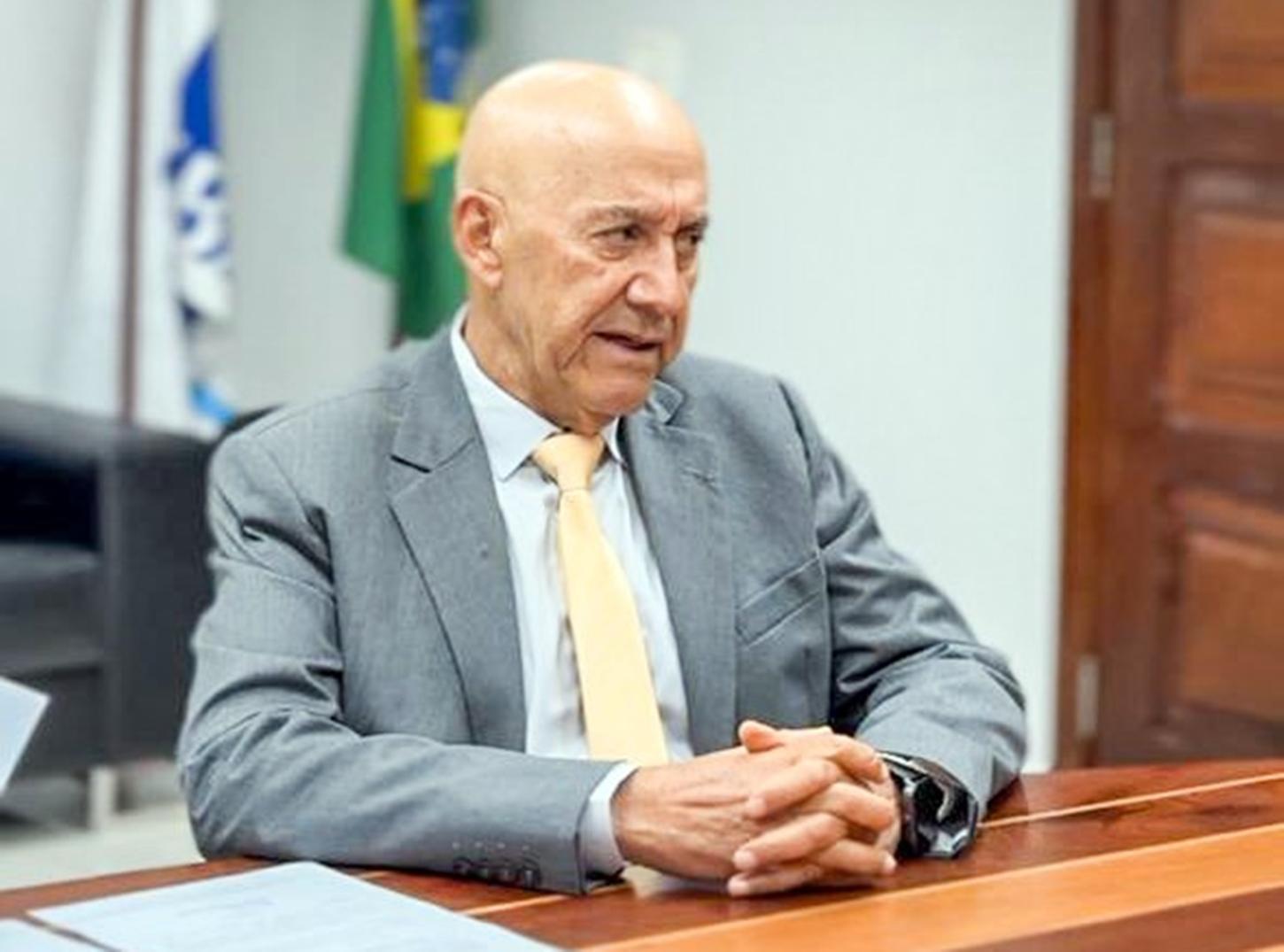 Confúcio Moura busca no Ibama solução para embargo de assentamentos em Rondônia