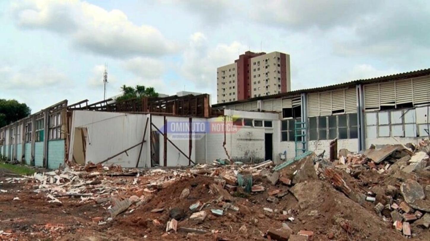 Demolição da antiga prefeitura de Cacoal marca fim de ciclo histórico no centro da cidade