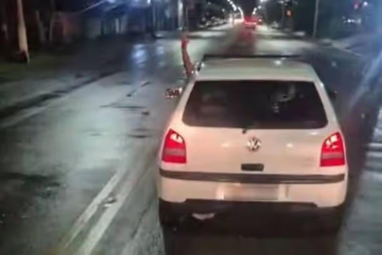 Motorista bloqueia passagem para ambulância e atraso de socorro termina em morte de idosa