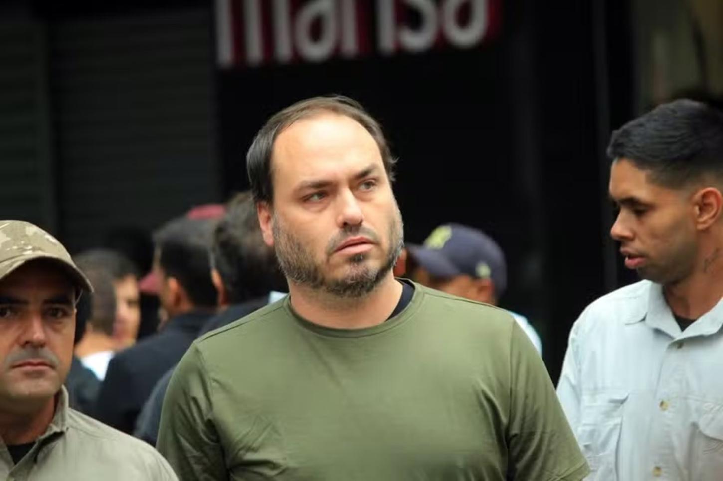 SEM MANDATO, Carlos Bolsonaro ganha salário de R$ 38 mil do PL como ‘dirigente partidário