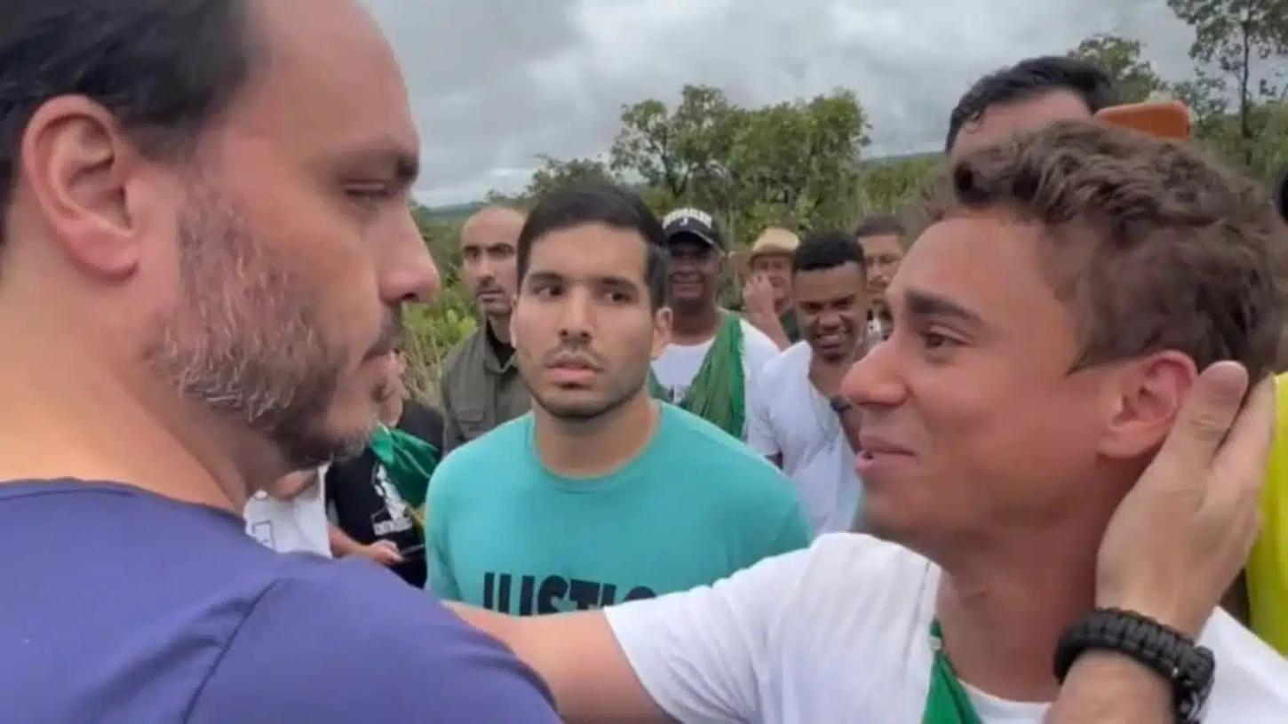 “Bostin*” e “oxiúro”: Carlos Bolsonaro manda recado a Nikolas, enquanto Flávio tenta conter briga com Eduardo