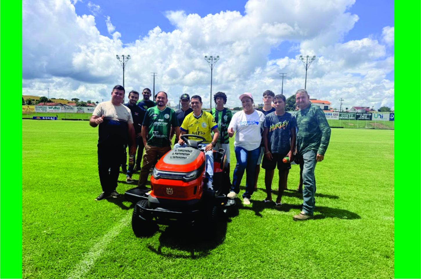 Cássio Góis destinou a Associação Esportiva de Rolim de Moura um trator para manutenção de campos