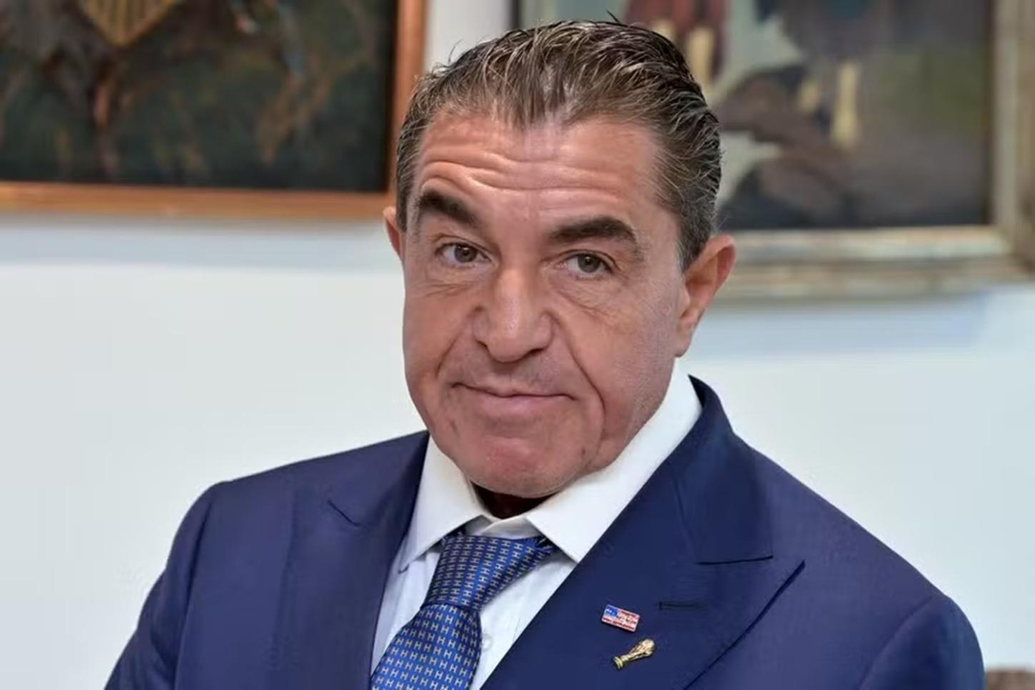 Conselheiro de Trump afirma que brasileiras são programadas para arrumar confusão: 'raça maldita'