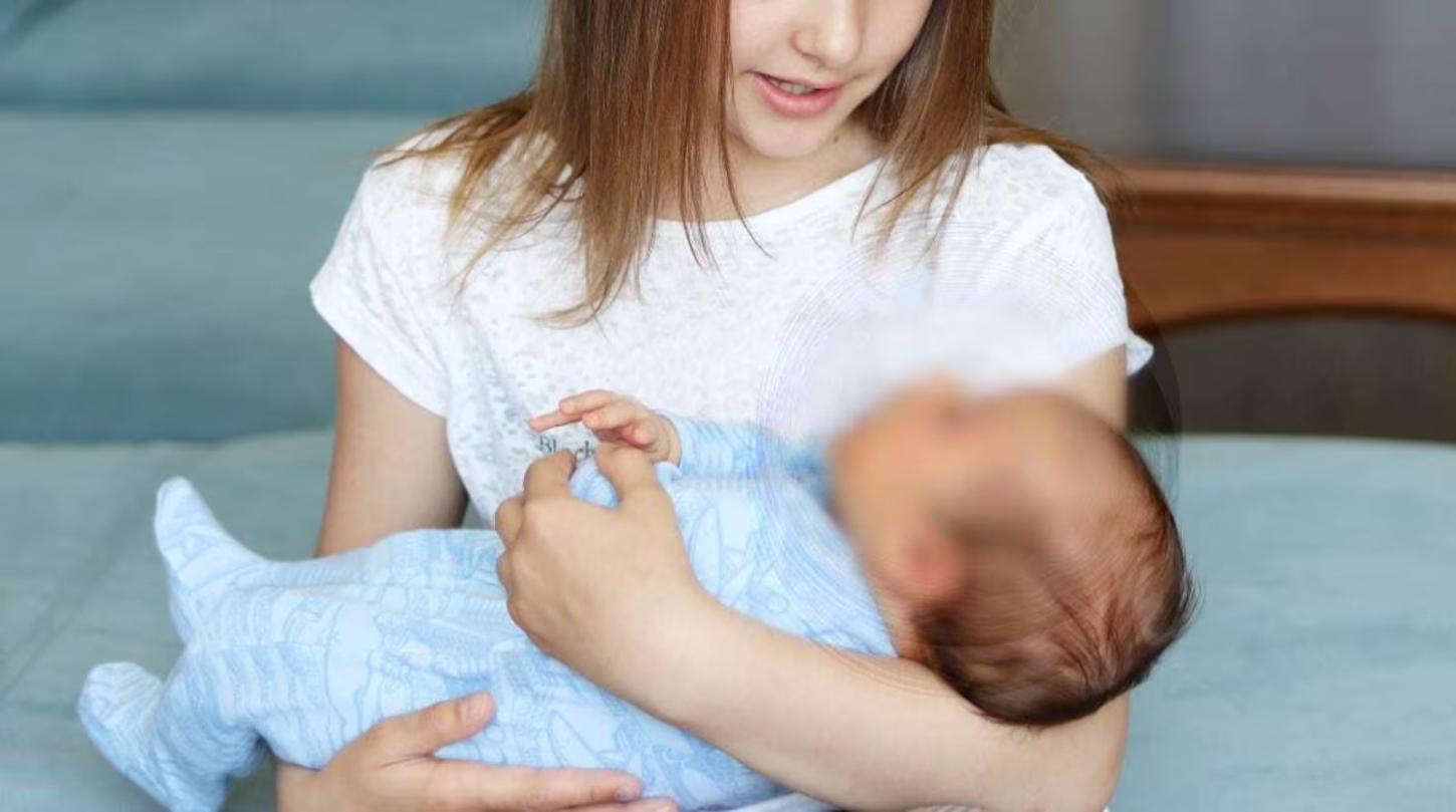 Menina de 10 anos dá à luz e Policia descobre que padrasto estuprou e  e a mãe acobertou