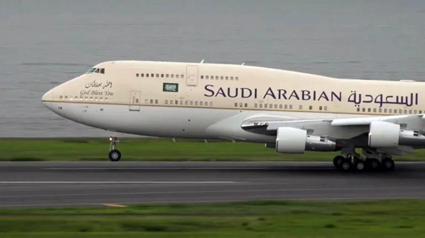Rei saudita Fahd transforma Boeing 757 em hospital voador para viajar depois de cirurgia de catarata