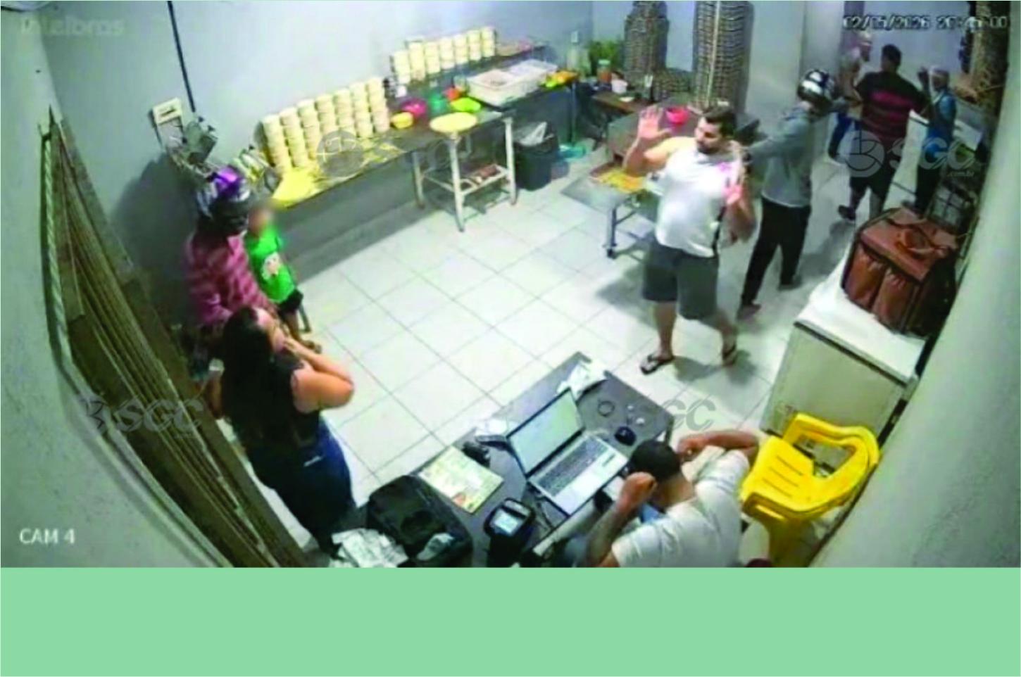 Porto Velho - Criminosos armados invadem pizzaria e fazem clientes viverem momentos de terror em RO