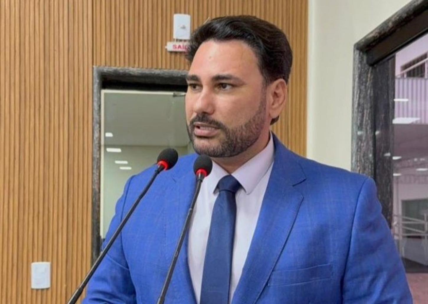 QUEBRA DE DECORO: Vereador é acusado de agredir jornalista na Câmara Municipal